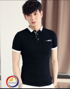 Áo phông đen cổ trắng