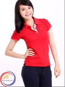 Áo phông nữ màu đỏ có cổ